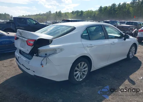 2018 Toyota Camry Le из США, поврежденный, VIN 4T1B11HKXJU556808